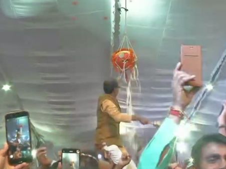 'जनमाष्टमी' पर गोविंदा बन शिवराज सिंह चौहान ने फोड़ी मटकी, देखिए तस्वीरें