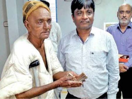 कैंसर पीड़ित बुजुर्ग ने पेश की मिसाल, केरल के बाढ़ पीड़ितों को दी आर्थिक मदद