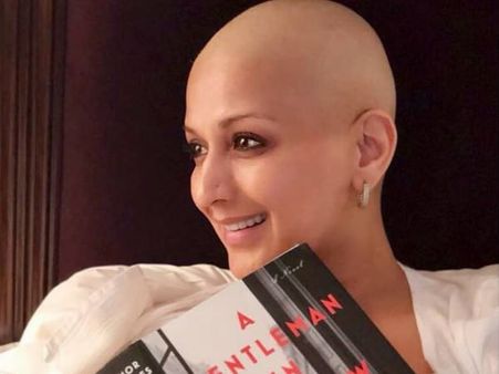 बाल्ड लुक में सोनाली बेंद्रे की एक और तस्वीर आई सामने, कर रही हैं ये जरूरी काम