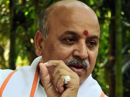 राम मंदिर बनाने की मांग को लेकर लखनऊ से अयोध्या तक रैली करेंगे प्रवीण तोगड़िया