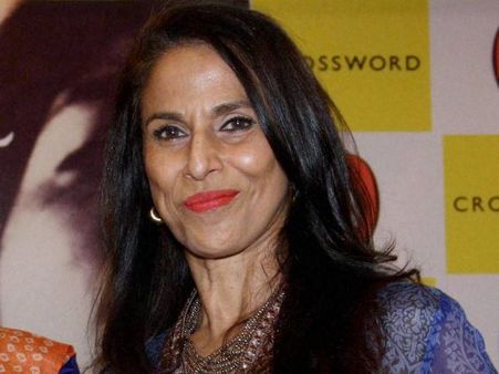 शोभा डे ने उड़ाया रिक्शा चलाने वाले का मजाक, ट्विटर यूजर्स ने लगाई क्लास