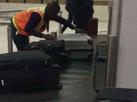 एयरपोर्ट पर कर्मचारी का यह वीडियो बेहद ही खास वजह से हो रहा है वायरल