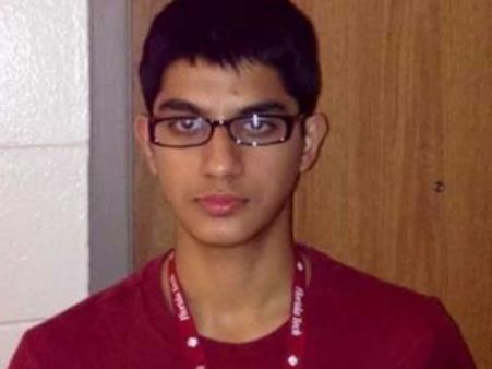 एयरक्राफ्ट नहीं उड़ाने दिया तो एयरपोर्ट में घुसकर स्टूडेंट चुराने लगा प्लेन