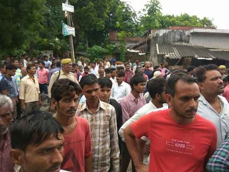 यूपी: इलाहाबाद में एक ही परिवार के चार लोगों की नृशंस हत्या