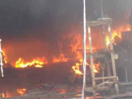 बहराइच: ड्रग एजेंसी में लगी भीषण आग, रेस्क्यू में जुटी SSB और NDRF की टीमें