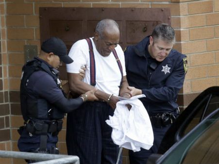 हॉलीवुड के मशहूर एक्‍टर बिल कॉस्‍बी को यौन उत्‍पीड़न के एक मामले में सुनाई गई 3 से 10 वर्ष की सजा