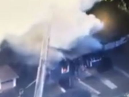 बोस्टन में गैस पाइप लाइन में लगी आग, कई घायल, सैकड़ों घर खाली कराए गए