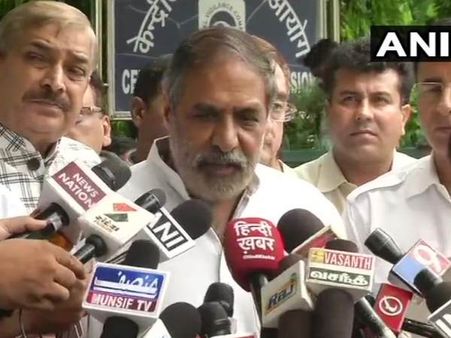 राफेल डील पर सीवीसी से मिले कांग्रेस नेता, कहा- मामले में दर्ज की जाए FIR