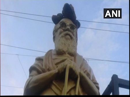 तमिलनाडु में तोड़ी गई पेरियार की मूर्ति, सिर के ऊपर रखी चप्पल