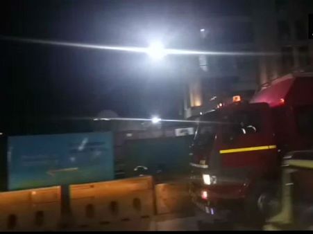 मुंबई के अंधेरी इलाके में बिल्डिंग में लगी आग, फायर ब्रिगेड की टीम मौके पर