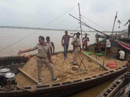 बिहार: खनन माफियों और पुलिस के बीच हुई जमकर फायरिंग, एक गिरफ्तार
