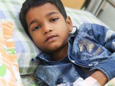 विल्‍म ट्यूमर की बीमारी से जूझ रहा है 9 साल का तुहिन, इलाज के लिए कीजिए मदद