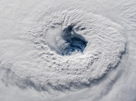 HurricaneFlorence: जानिए कैसे दिया जाता है किसी तूफान को नाम और क्‍या होती है प्रक्रिया