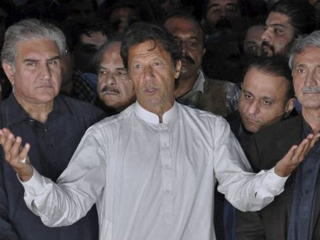 क्या खुद को पॉलिटिक्स का इंटरनेशनल प्लेयर बनाना इमरान का मकसद था?