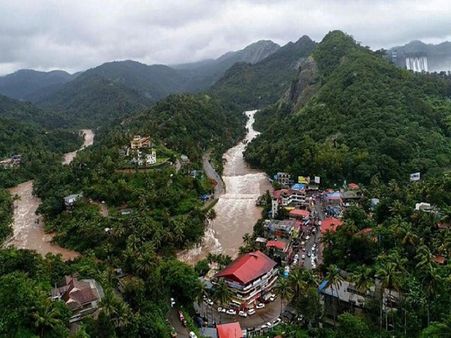 केरल पर फिर मंडराया खतरा, कई जिलों में भारी बारिश को लेकर येलो अलर्ट जारी