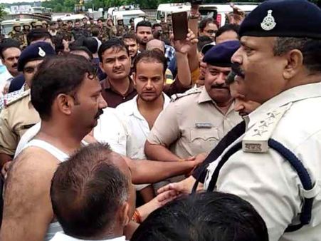 SC/ST एक्ट विरोध: ग्वालियर में निकाली गई जनाक्रोश रैली हुई उग्र, आत्मदाह की कोशिश