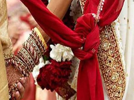 खुद को हिन्दू बताकर महिला ने युवक से की शादी, गोंमांस खिलाकर बनाया धर्म परिवर्तन का दबाव