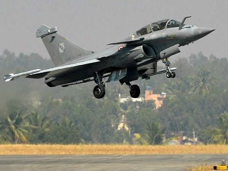 ऑस्‍ट्रेलिया से लौटते समय आराम करने के लिए मध्‍य प्रदेश के ग्‍वालियर में उतरे हैं फ्रेंच फाइटर जेट राफेल