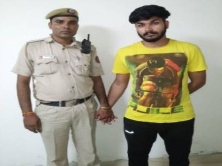 दिल्ली: लड़की की पिटाई करने वाले रोहित तोमर पर रेप का केस दर्ज, पुलिस ने किया गिरफ्तार