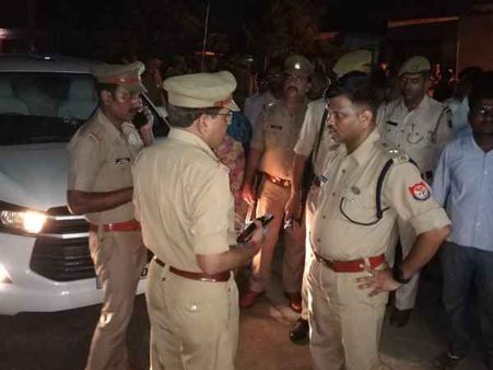 शाहजहांपुर: दो गुटों में फायरिंग, सपा नेता के रिश्तेदार समेत तीन की हत्या