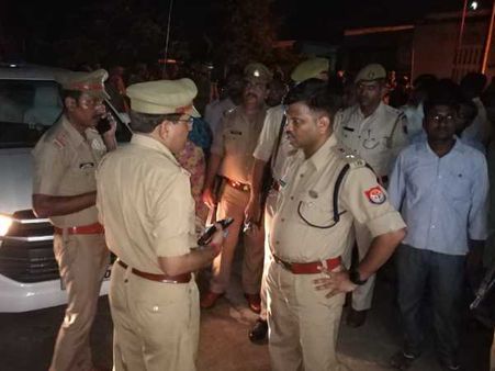 यूपी: गणेश मूर्ति विसर्जन के दौरान हुआ बवाल, भीड़ में चली गोली