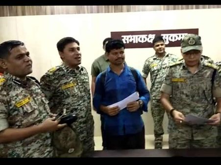 छत्तीसगढ़: सीएम रमन सिंह इस नीति से प्रभावित होकर 8 लाख के इनामी नक्सली ने किया सरेंडर