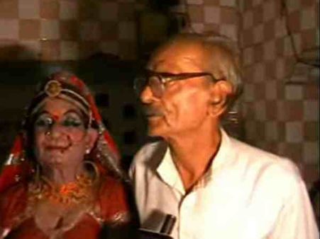 90 साल के बुजुर्ग की कृष्ण भक्ति देखकर आप भी रह जाएंगे आश्चर्यचकित