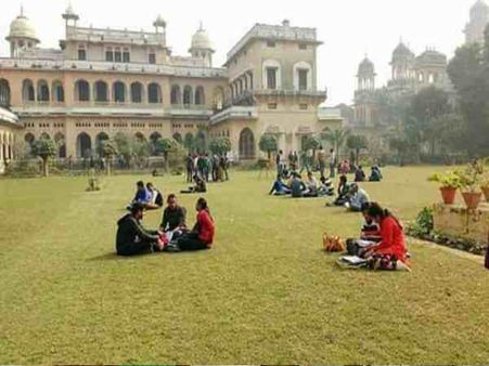 इलाहाबाद विश्वविद्यालय में रैगिंग के आरोप में बीटेक के 5 छात्र निलंबित, प्रशासन ने मांगा जवाब