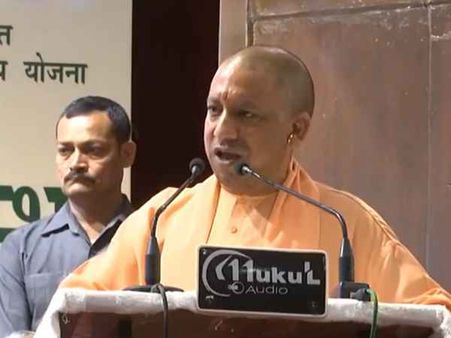 Ayushman Bharat Yojna: अब किसी को अपना खेत और घर नहीं बेचना पड़ेगा: सीएम योगी