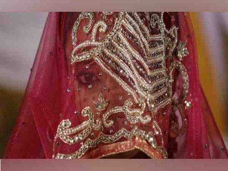 यूपी: पंचायत का महिला को फरमान, कहा- दो शौहरों के साथ रहो 15-15 दिन