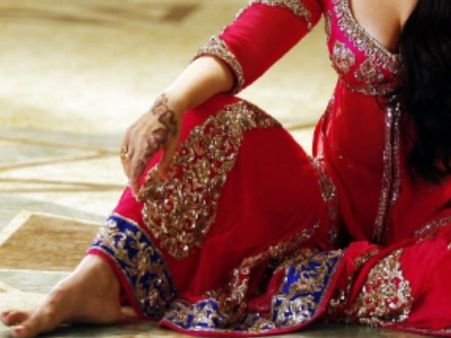 दिल्ली: कोठे पर मुजरा देखने गए दो भाई, लड़की ने कमरा बंद कर लूट लिए पैसे