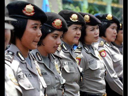 यहां पुलिस की वर्दी पहनने से पहले महिलाओं का होता है वर्जिनिटी टेस्ट