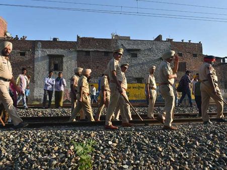 Amritsar Train Accident: चश्मदीदों ने कहा- जब लोग मर रहे हों तो ट्रेन पर पत्थर कैसे फेंका जा सकता है, झूठा है ड्राइवर