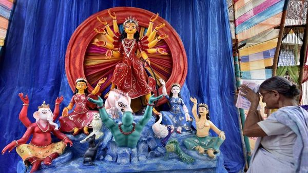 Navratri 2018: धन संकट से मुक्ति और सफलता पाने के लिए कीजिए इन मंत्रों का जाप
