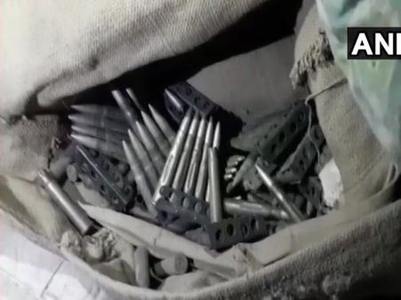 लखनऊ: प्राइमरी स्कूल में पिछले 40 सालों से रखे बैग में मिला गोलियों का जखीरा