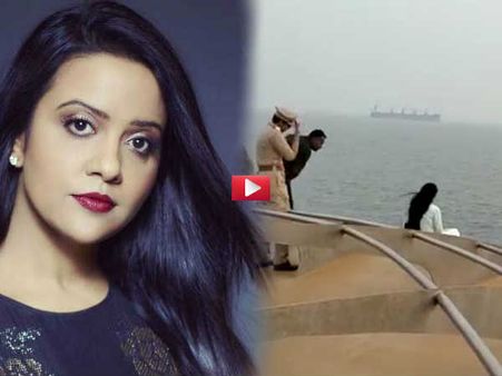VIDEO: देवेन्द्र फडणवीस की पत्नी ने नहीं सुनी सुरक्षाकर्मी की बात, क्रूज पर ली खतरनाक सेल्फी