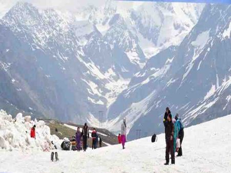 हिमाचल: बर्फ पर लुत्फ उठा सकेंगे टूरिस्ट, आज से खुला रोहतांग पास
