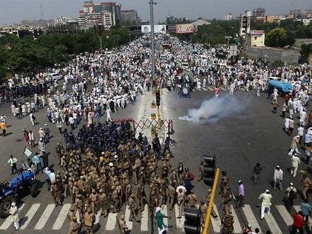 किसान आंदोलन खत्म लेकिन सरकार को चुनावों में नुकसान का सता रहा डर