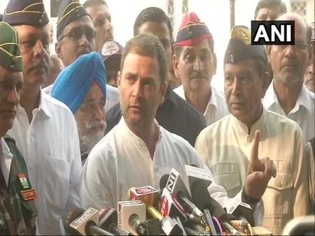 राहुल गांधी ने पीएम मोदी पर साधा निशाना- अंबानी को 30 हजार करोड़ लेकिन सैनिकों को OROP नहीं