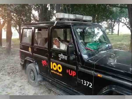 डायल 100 में चादर ओढ़कर सोते मिले यूपी पुलिस के सिपाही, वीडियो वायरल