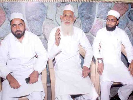 अनशन पर बैठे महंत परमहंस दास को जबरन उठाना गैरकानूनी: उलेमा