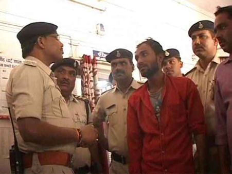 जबलपुर: चालान काटने से गुस्साए ऑटो चालक ने पुलिस वाले पर किया रॉड से हमला