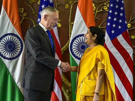 डोनाल्‍ड ट्रंप ने रक्षा मंत्री जिम मैटिस को बताया डेमोक्रेट, दिया उनकी रवानगी का संदेश