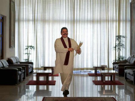 महिंदा राजपक्षे की श्रीलंका में वापसी, चीन के लिए गुड न्‍यूज और भारत का सिरदर्द!