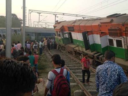 यूपी: स्टेशन मास्टर की गलती से हुआ रायबरेली ट्रेन हादसा, किया निलंबित