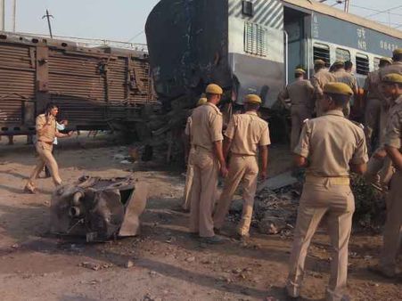 रायबरेली: बेपटरी हुई न्यू फरक्का एक्सप्रेस, देखिए हादसे की दर्दनाक तस्वीरें