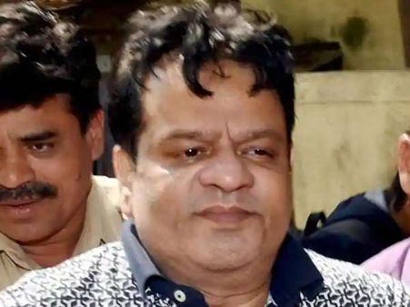 दाउद के भाई को जेल में वीआईपी ट्रीटमेंट देने के आरोप में पांच पुलिसकर्मी सस्पेंड