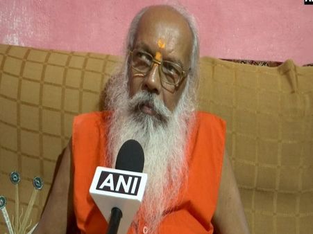 राम मंदिर निर्माण की मांग को लेकर 7 दिन से अनशन पर बैठे संत परमहंस को पुलिस ने जबरन उठाया