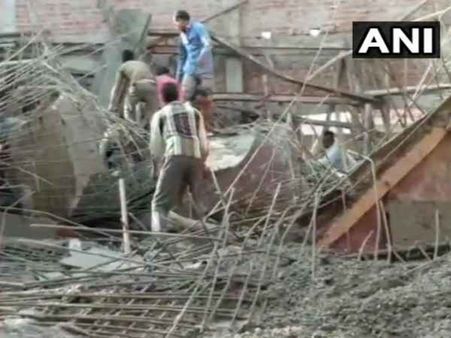 यूपी: शाहजहांपुर में निर्माणाधीन डिग्री कॉलेज का लेंटर गिरा, कई मजदूर दबे