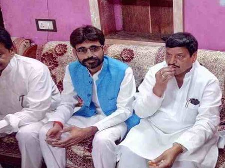 यूपी: शिवपाल यादव ने जिस हिस्ट्रीशीटर को दिया आशीर्वाद, रंगदारी मांगने के चक्कर में वो गया जेल